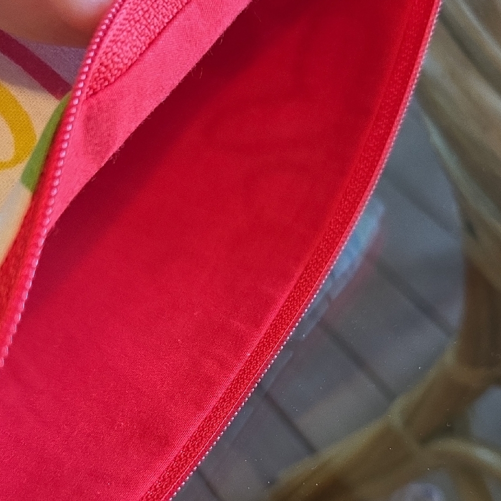 Colorful Heart Pattern Pouch - Picture 3 of 5